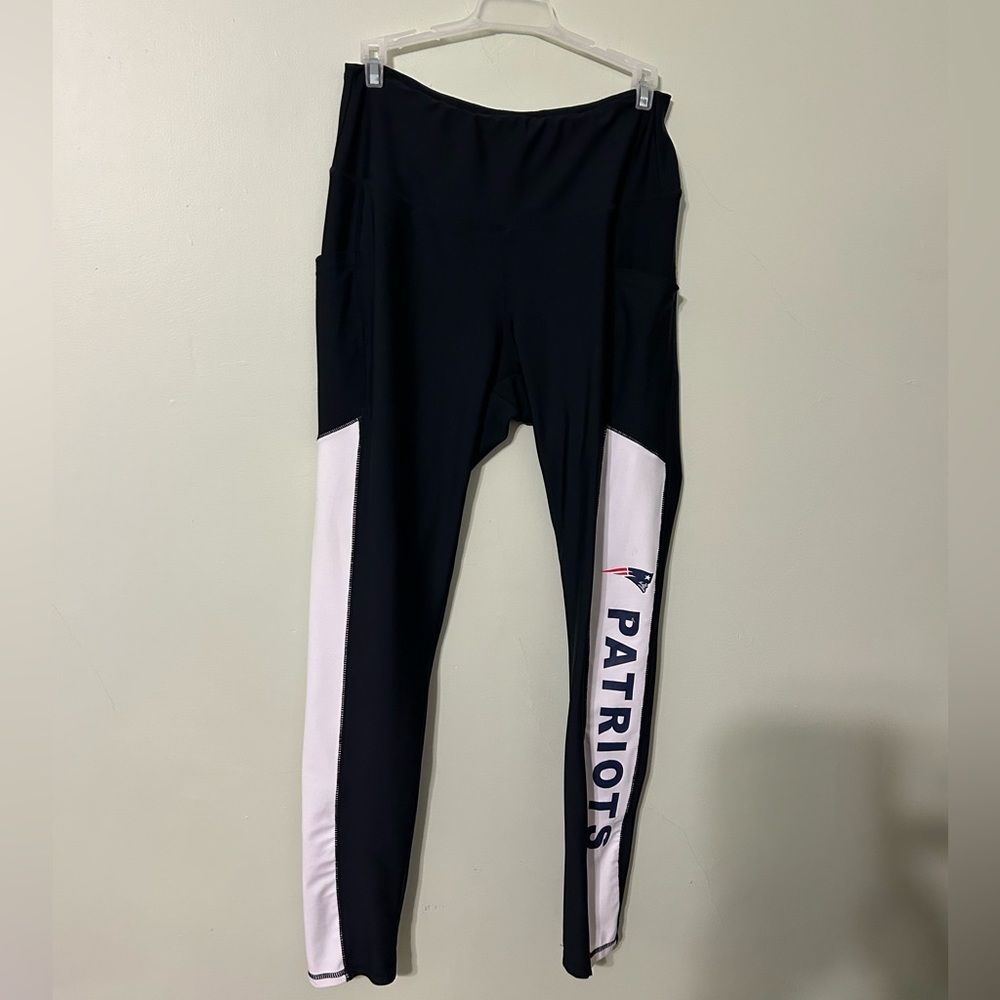 WEAR by Erin Andrews NFL Mew England Patriots Leggings